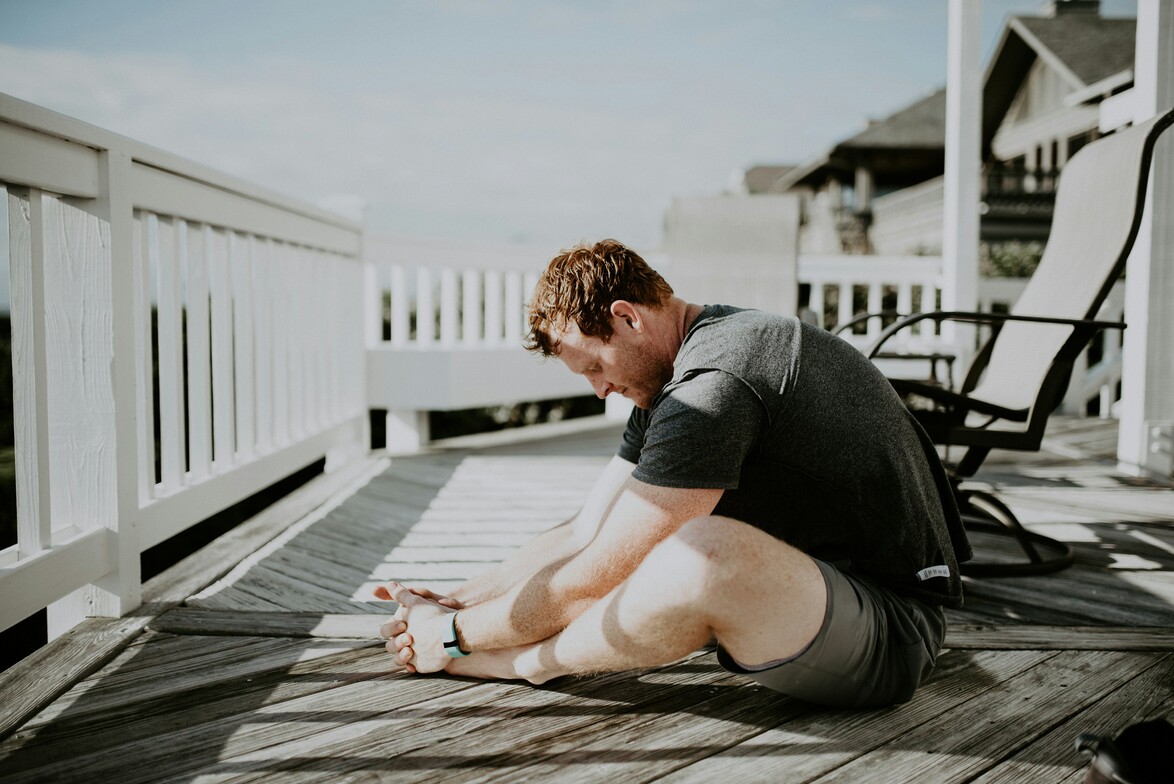 Clinton-Township-Runner-Stretching-Low-Back-After-Chiropractor